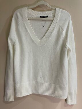 Banana Republic White V-Neck Knit Sweater Size M | Light Stain on Front – As-Is